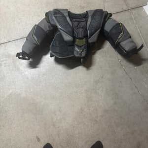 Small 2023 Bauer Mach Goalie Chest Protector (Used)