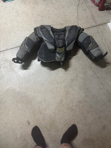 Small 2023 Bauer Mach Goalie Chest Protector (Used)