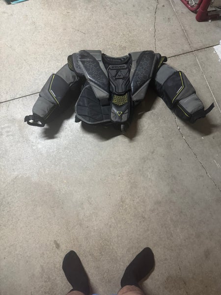 Small 2023 Bauer Mach Goalie Chest Protector (Used)
