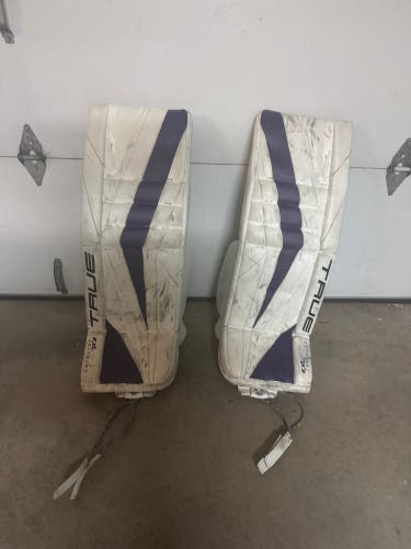 33" True Catalyst 7X3 Goalie Leg Pads (Used)