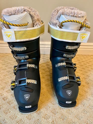 Mondo 26 & 26.5 Unisex Rossignol Ski Boots Soft Flex (Used)