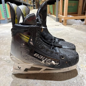 Senior Bauer Vapor Hyperlite 2 Hockey Skates 9.5 (Used)