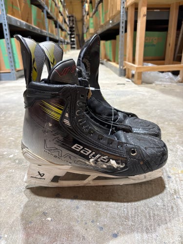 Senior Bauer Vapor Hyperlite 2 Hockey Skates 9.5 (Used)