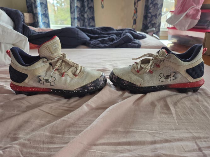 Yellow Kid's 5.5Y (Big Kids / Youth) Youth Under Armour Low Top (Used)