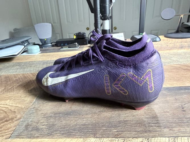 Purple Unisex 4Y (Big Kids / Youth) Nike Mercurial Vapor Molded Cleats Cleats (Used)