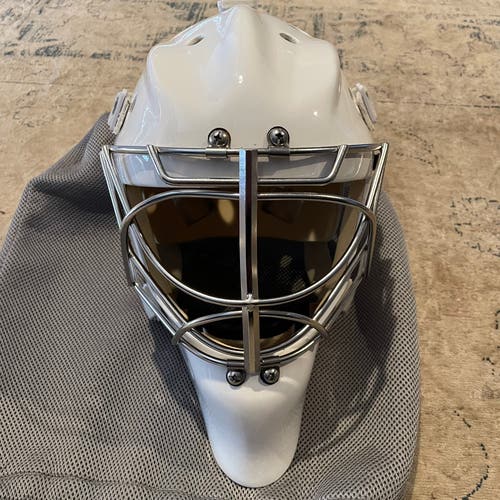 Senior Medium Vaughn Pros Choice Goalie Mask (Used)