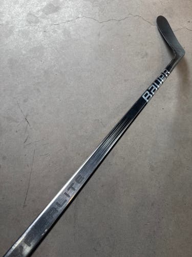 82 Flex P28M Senior Bauer Vapor Hyperlite 2 Left Hand Hockey Stick Pro Stock NHL (New)