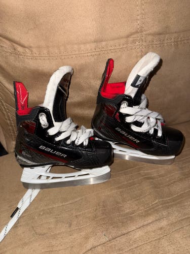 2023 Bauer Vapor X5 Pro Hockey Skates 9 (Used)