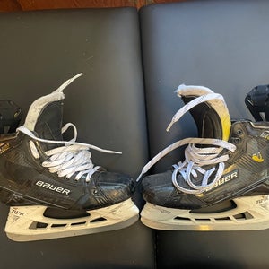 Bauer Supreme UltraSonic Hockey Skates Regular Width Pro Stock 8.5 (Used)