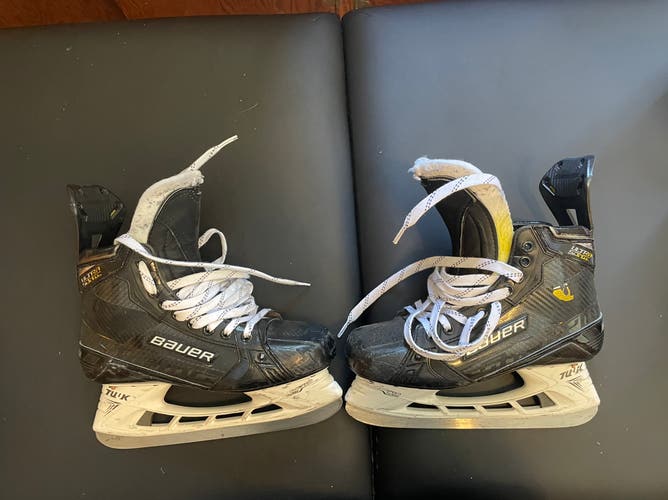 Bauer Supreme UltraSonic Hockey Skates Regular Width Pro Stock 8.5 (Used)