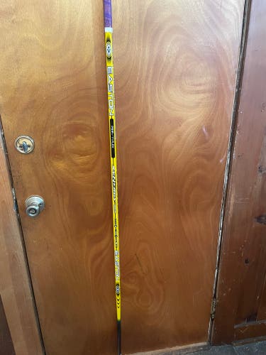 Senior Easton Synergy Grip Right Handed Hockey Stick P91A (Used)