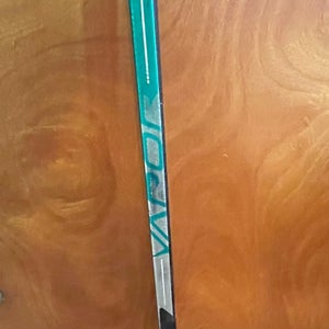 Senior Bauer Vapor Hyperlite Right Handed Hockey Stick P92M Pro Stock (Used)