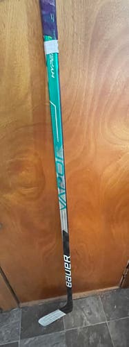 Senior Bauer Vapor Hyperlite Right Handed Hockey Stick P92M Pro Stock (Used)