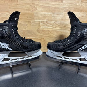 Gourde - 2022 CCM AS-V Pro Hockey Skates Extra Wide Width 8 (Used)