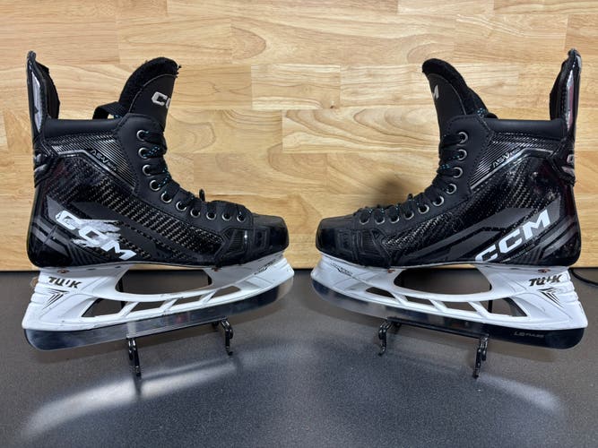 Gourde - 2022 CCM AS-V Pro Hockey Skates Extra Wide Width 8 (Used)