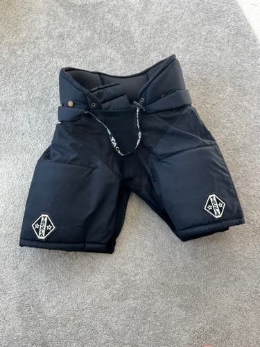 Men's Senior Size 46 Tackla 5000 Hockey Pants (Used)