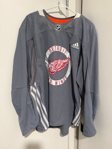 Gray Size 56 Detroit Red Wings Men's Adidas Jersey (New)