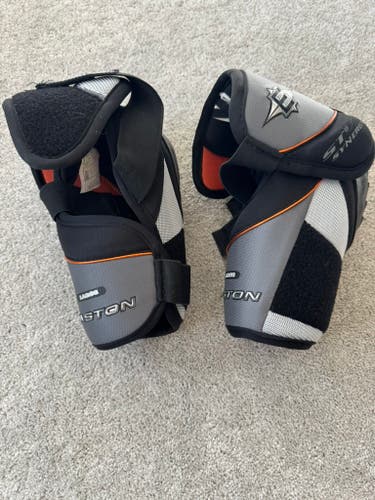 Intermediate Large Easton Synergy Elbow Pads (Used)