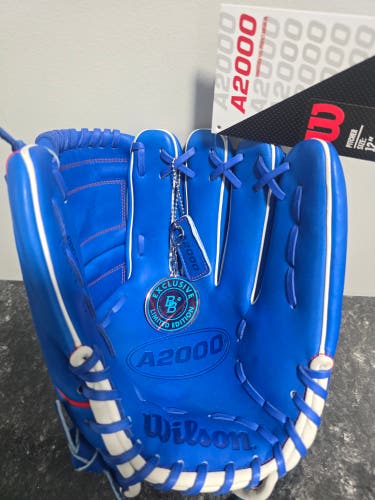 2025 Limited Edition Wilson RH Pitcher's A2000 Baseball Glove 12" (New)