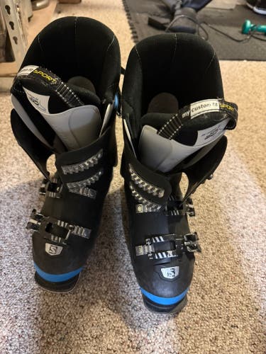 Mondo 25 & 25.5 Men's Salomon Ski Boots (Used)