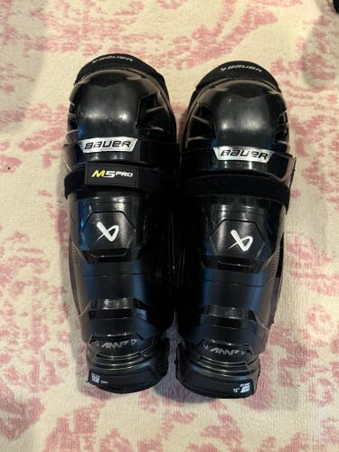 Intermediate Bauer Supreme M5 Pro 13" Shin Pads (Used)