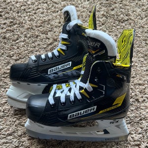 2022 Bauer Supreme M4 Hockey Skates Regular Width Size 3 (New)
