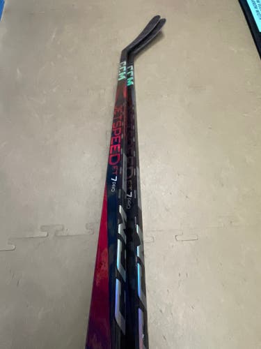 Senior CCM Jetspeed FT7 Pro Right Handed Hockey Stick P29 (New) - 2 pack