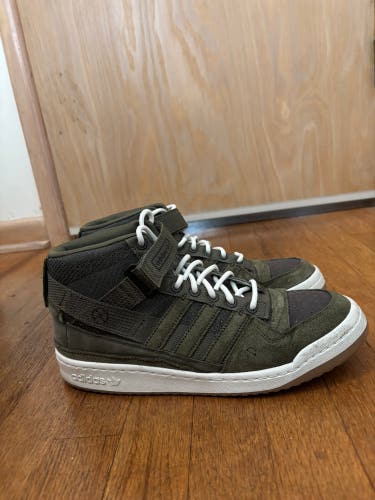 Green Men's Adult Size M 11.0 (W 12.0) Adidas (Used)