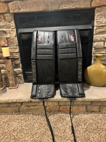 28" Vaughn Velocity V10 Goalie Leg Pads (Used)