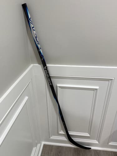 Intermediate Bauer Vapor FlyLite Right Handed Hockey Stick P92 (New)  55 Flex flex blue
