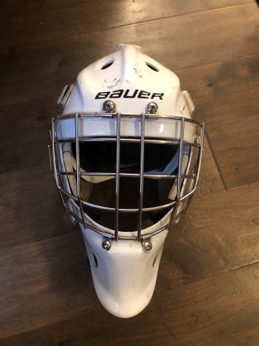 Senior Medium Bauer 940 Goalie Mask (Used)