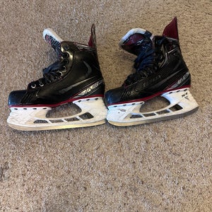 2019 Bauer Vapor X2.7 Hockey Skates Regular Width Size 5 (Used)