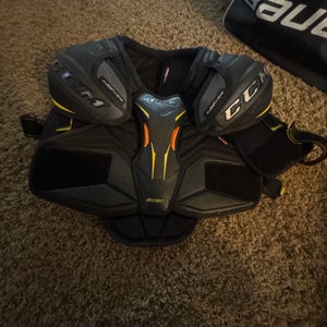 Men's Medium Intermediate CCM Tacks 9080 Shoulder Pads (Used)