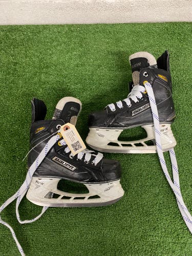 Used Junior Bauer Supreme 170 Hockey Skates | Size 1.5