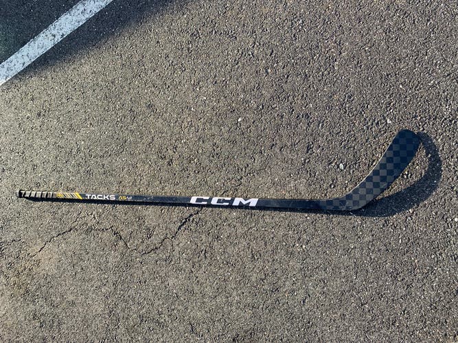 Intermediate CCM Tacks AS-VI Right Handed Hockey Stick P29 (Used)