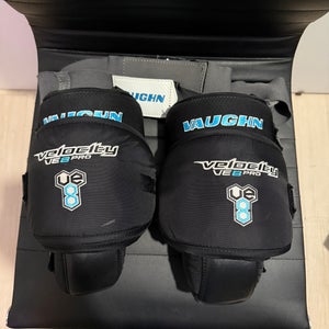 Vaughn VE8 Pro Knee Guards with belt.  (Used)