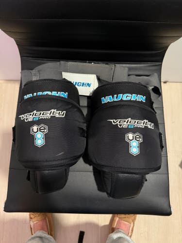 Vaughn VE8 Pro Knee Guards with belt.  (Used)