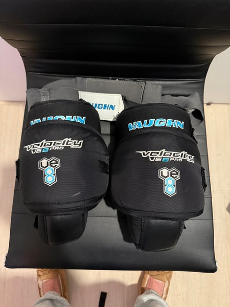 Vaughn VE8 Pro Knee Guards with belt.  (Used)