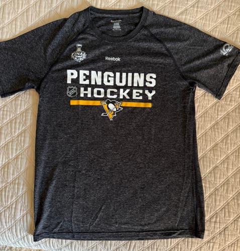 Pittsburgh Penguins Team Issued Stanley Cup Playoff Large Men's Reebok Shirt
