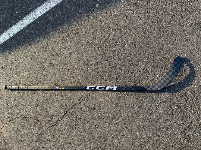 Intermediate CCM Tacks AS-V Right Handed Hockey Stick P29 (Used)