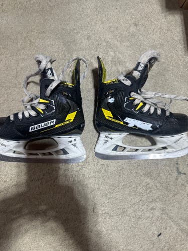 Bauer Supreme M4 Hockey Skates Regular Width Size 2 (Used)