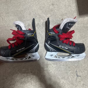 CCM Tacks Classic 9060 Hockey Skates Regular Width 12 (Used)