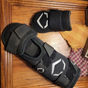 Black Junior EvoShield Leg guard Shin Guards (Used)
