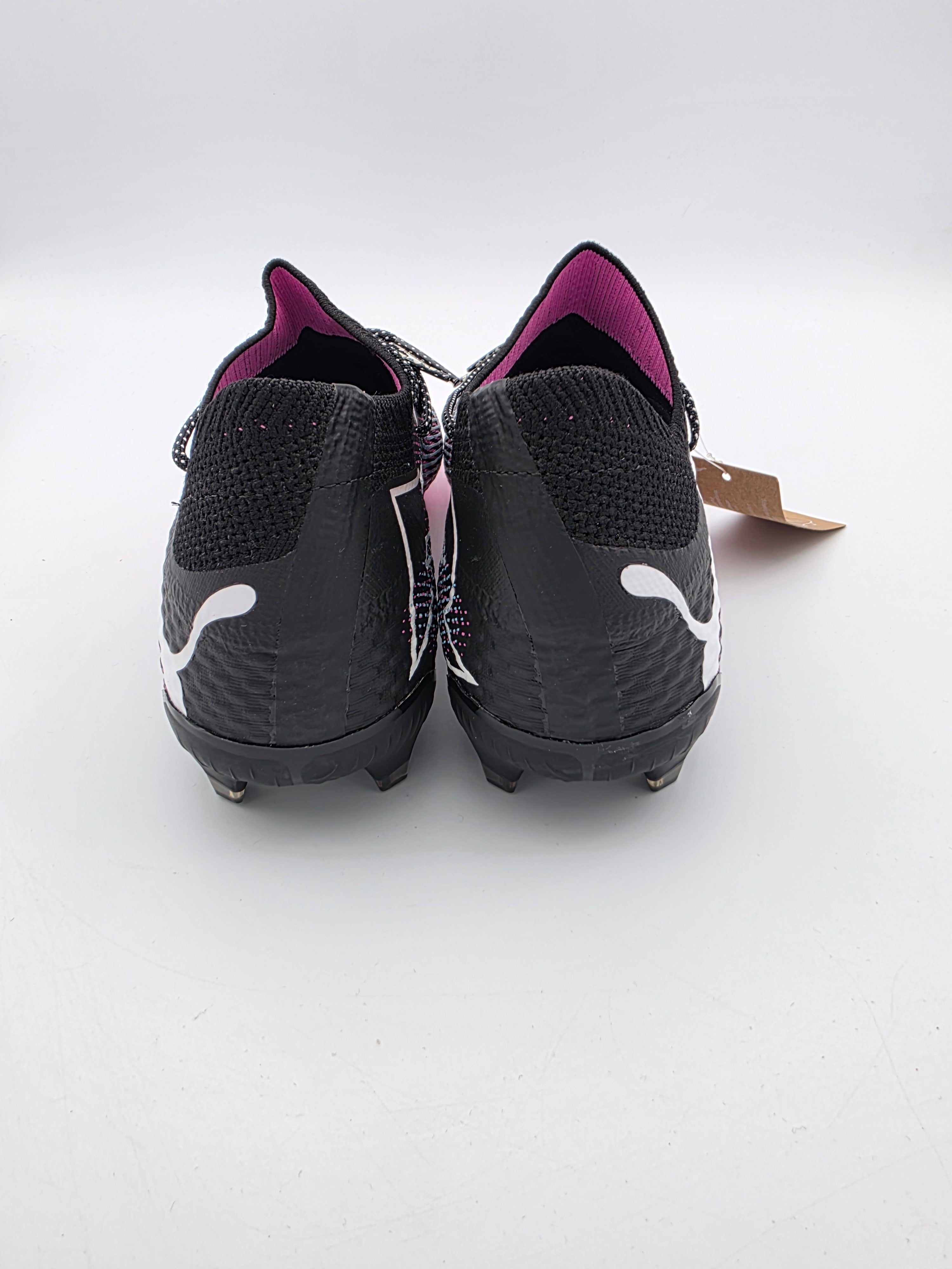 womens size 7.5 soccer cleats