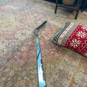 Youth Bauer Vapor Hyperlite 2 Right Handed Hockey Stick P88 Pro Stock (Used)