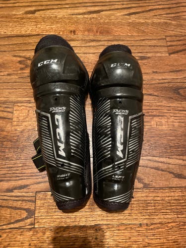 Youth CCM Tacks 9550 9" Shin Pads (Used)