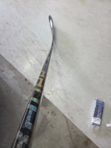 Intermediate Bauer Proto-R Right Handed Hockey Stick P28 (Used)
