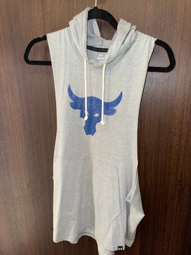 Men’s used under Armour project rock sleeveless tank hoodie size LARGE