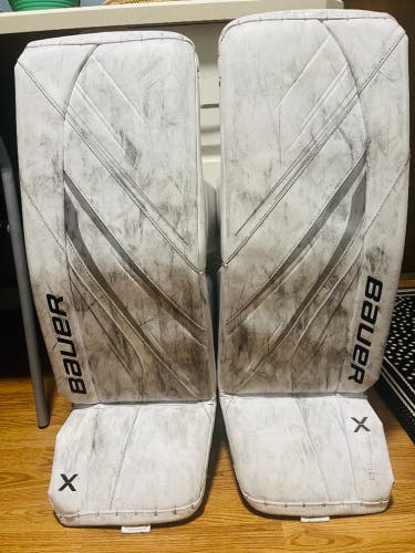 Medium Bauer Vapor X5 Pro Goalie Leg Pads (Used)