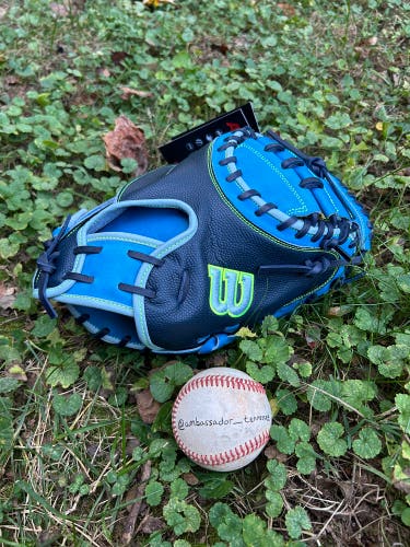 2025 Wilson A2000 33” Catchers Mitt Baseball Glove CM33 Navy/Light Blue